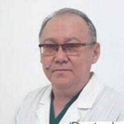 Портретный снимок врача, приём в городе Астана