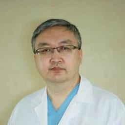 Портретный снимок врача, приём в городе Астана