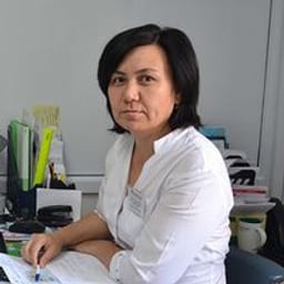 Портретный снимок врача, приём в городе Астана