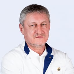 Портретный снимок врача, приём в городе Астана