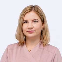 Портретный снимок врача, приём в городе Астана