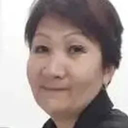 Портретный снимок врача, приём в городе Астана
