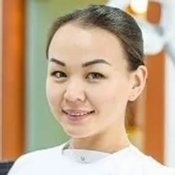 Портретный снимок врача, приём в городе Астана