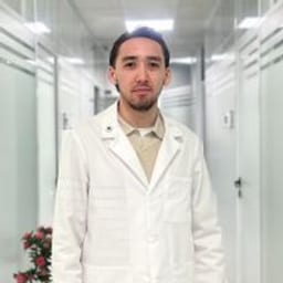 Портретный снимок врача, приём в городе Астана