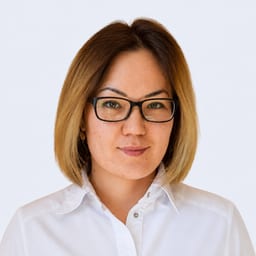 Портретный снимок врача, приём в городе Астана