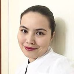 Портретный снимок врача, приём в городе Астана