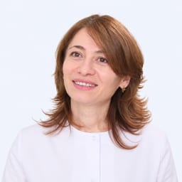 Портретный снимок врача, приём в городе Астана