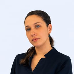 Портретный снимок врача, приём в городе Алматы