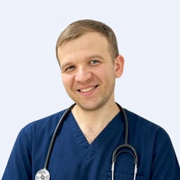 Портретный снимок врача, приём в городе Астана