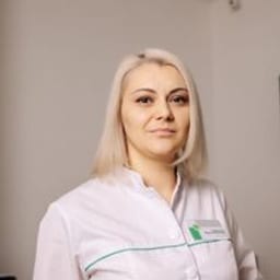 Портретный снимок врача, приём в городе Астана