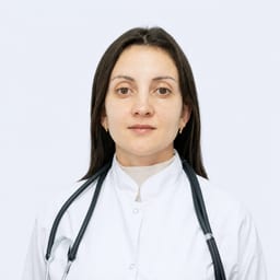 Портретный снимок врача, приём в городе Астана