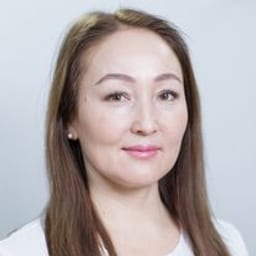 Портретный снимок врача, приём в городе Астана