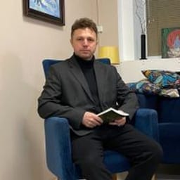 Портретный снимок врача, приём в городе Алматы