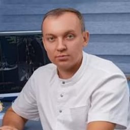 Портретный снимок врача, приём в городе Астана