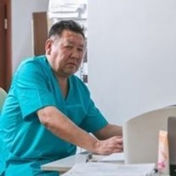 Портретный снимок врача, приём в городе Алматы