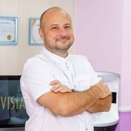 Портретный снимок врача, приём в городе Алматы