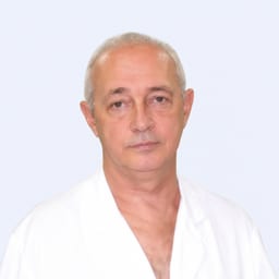 Портретный снимок врача, приём в городе Алматы