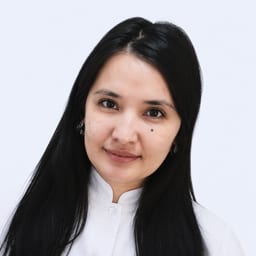 Портретный снимок врача, приём в городе Астана