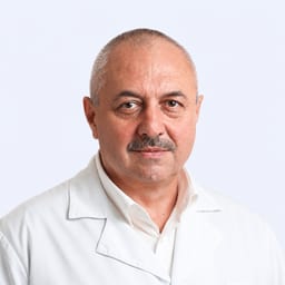 Портретный снимок врача, приём в городе Алматы
