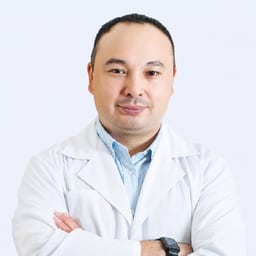 Портретный снимок врача, приём в городе Алматы