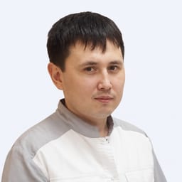 Портретный снимок врача, приём в городе Алматы