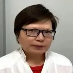 Портретный снимок врача, приём в городе Астана