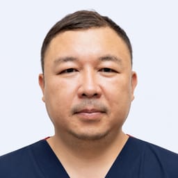 Портретный снимок врача, приём в городе Астана