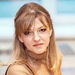 Портретный снимок врача, приём в городе Алматы