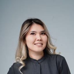 Портретный снимок врача, приём в городе Астана