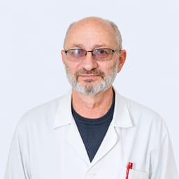 Портретный снимок врача, приём в городе Алматы