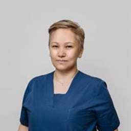 Портретный снимок врача, приём в городе Астана