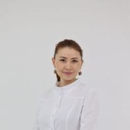 Портретный снимок врача, приём в городе Астана