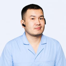 Портретный снимок врача, приём в городе Алматы