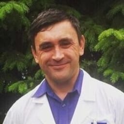 Портретный снимок врача, приём в городе Алматы