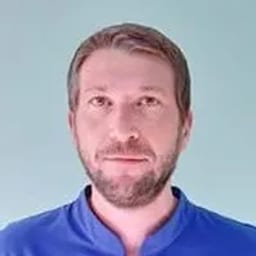 Портретный снимок врача, приём в городе Алматы