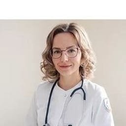 Портретный снимок врача, приём в городе Астана