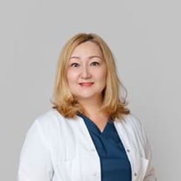 Портретный снимок врача, приём в городе Астана