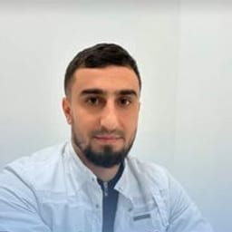 Портретный снимок врача, приём в городе Алматы