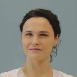 Портретный снимок врача, приём в городе Астана