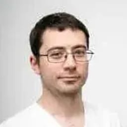 Портретный снимок врача, приём в городе Алматы