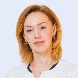 Портретный снимок врача, приём в городе Астана