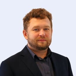 Портретный снимок врача, приём в городе Астана