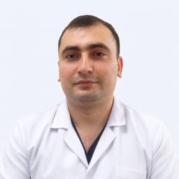 Портретный снимок врача, приём в городе Алматы