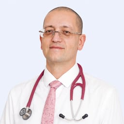 Портретный снимок врача, приём в городе Алматы