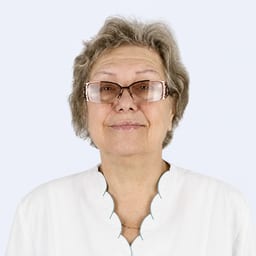 Портретный снимок врача, приём в городе Астана