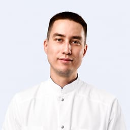 Портретный снимок врача, приём в городе Астана