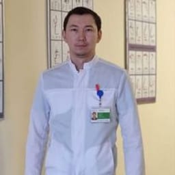 Портретный снимок врача, приём в городе Астана