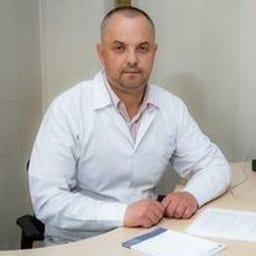 Портретный снимок врача, приём в городе Алматы