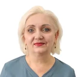Портретный снимок врача, приём в городе Астана