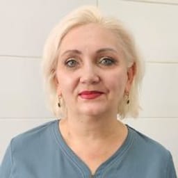 Портретный снимок врача, приём в городе Астана